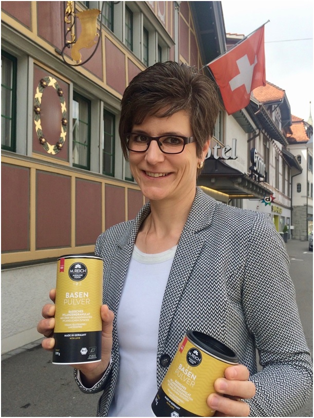 Rita Kohli mit M. Reich BasenPulver
