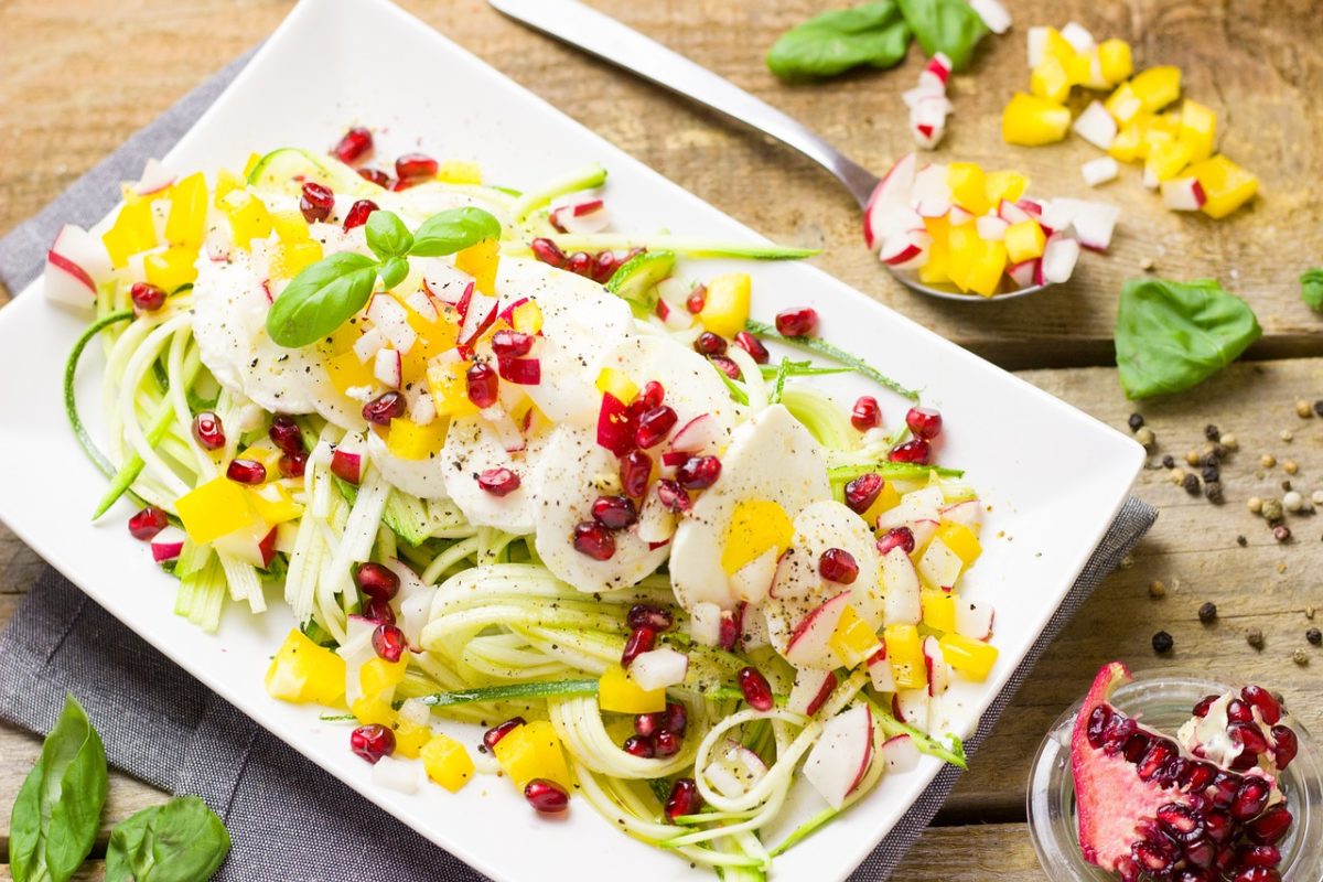 Zoodles Salat mit Mozzarella