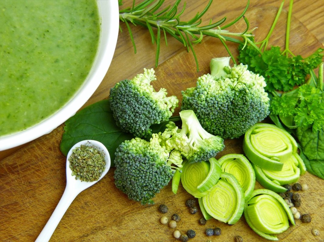 Basische Brokkoli-Lauch-Suppe